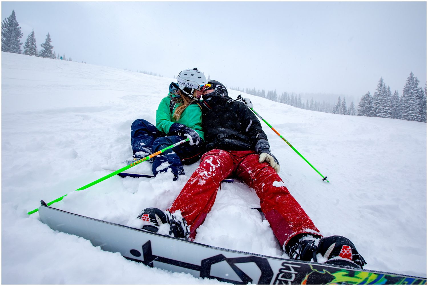colorado skiing and snowboarding engagement photographer
